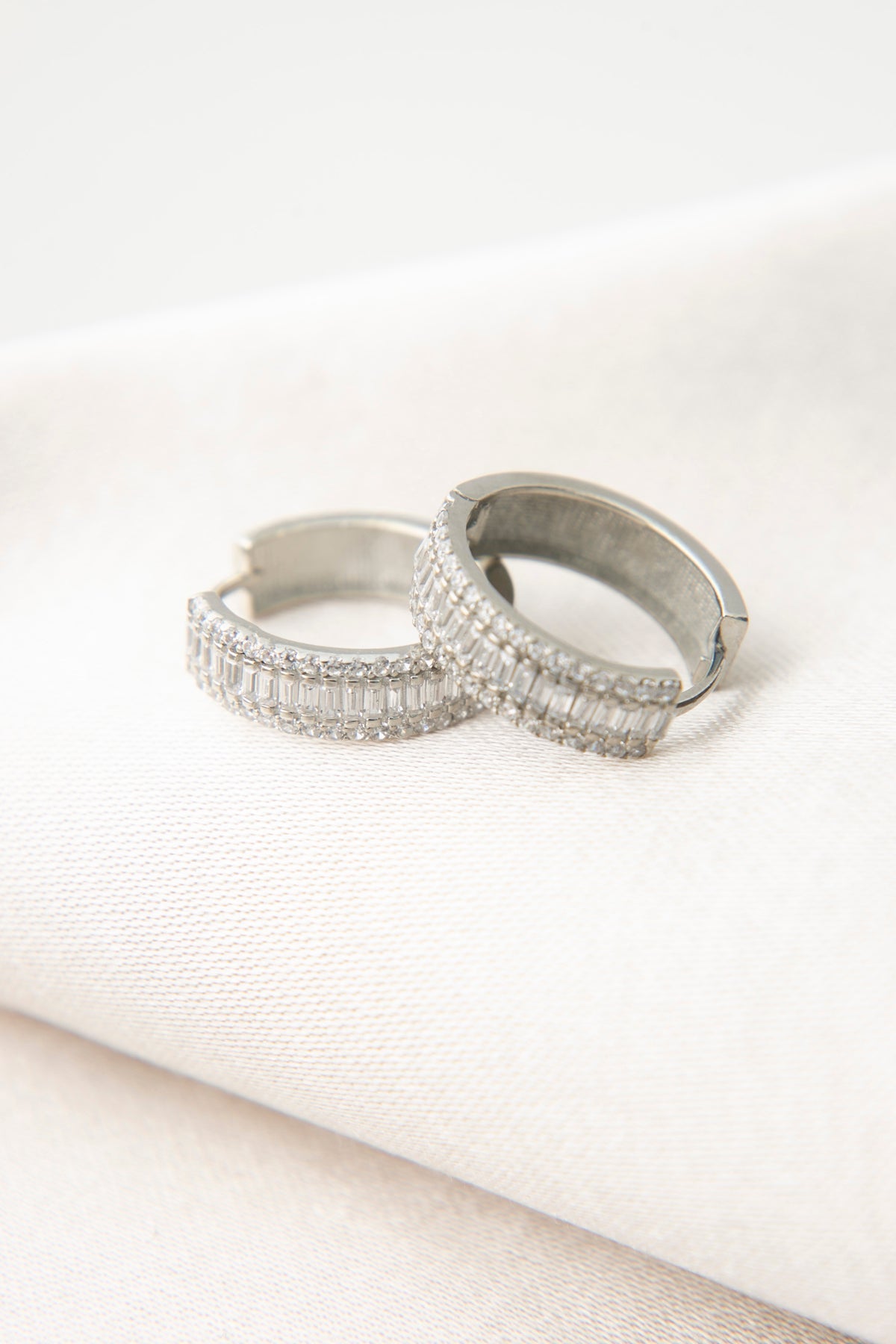 Wholesale Women's Baguette Stone Hoop Model 925 Sterling Silver Earrings