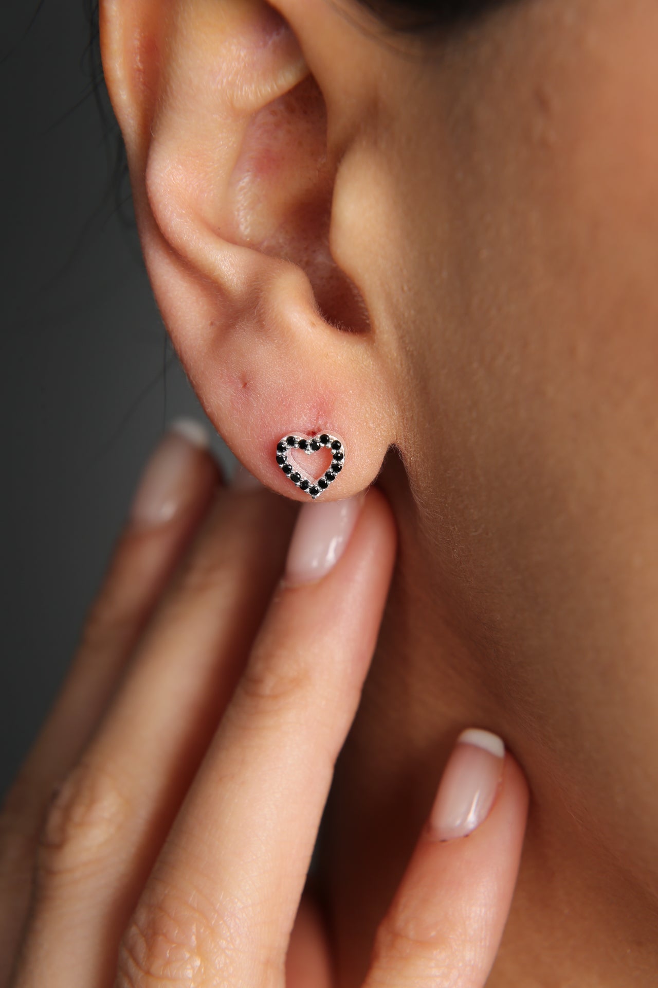Wholesale women's black stone heart model 925 sterling silver earrings: