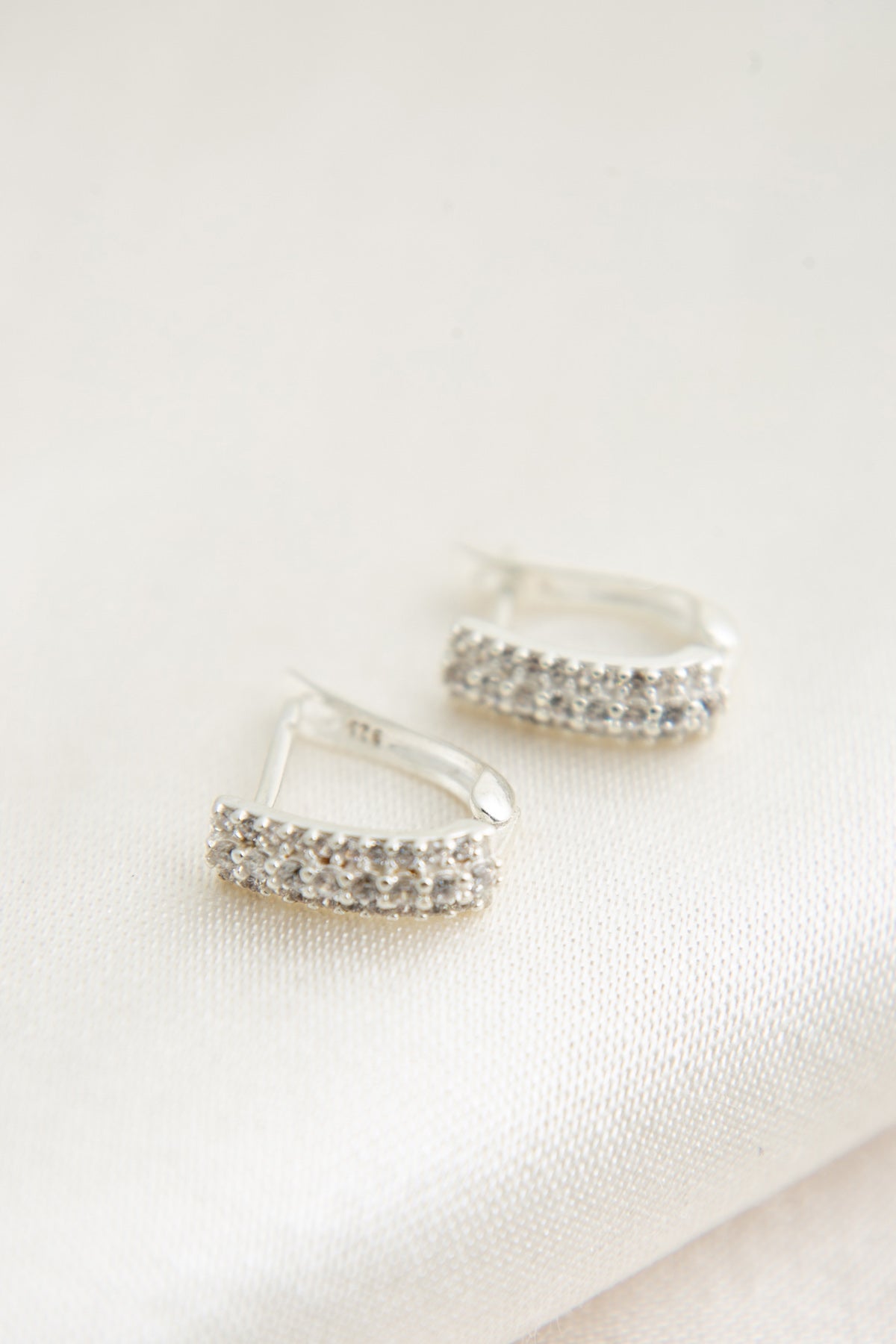 Wholesale Women's Row Stone Model 925 Sterling Silver Earrings