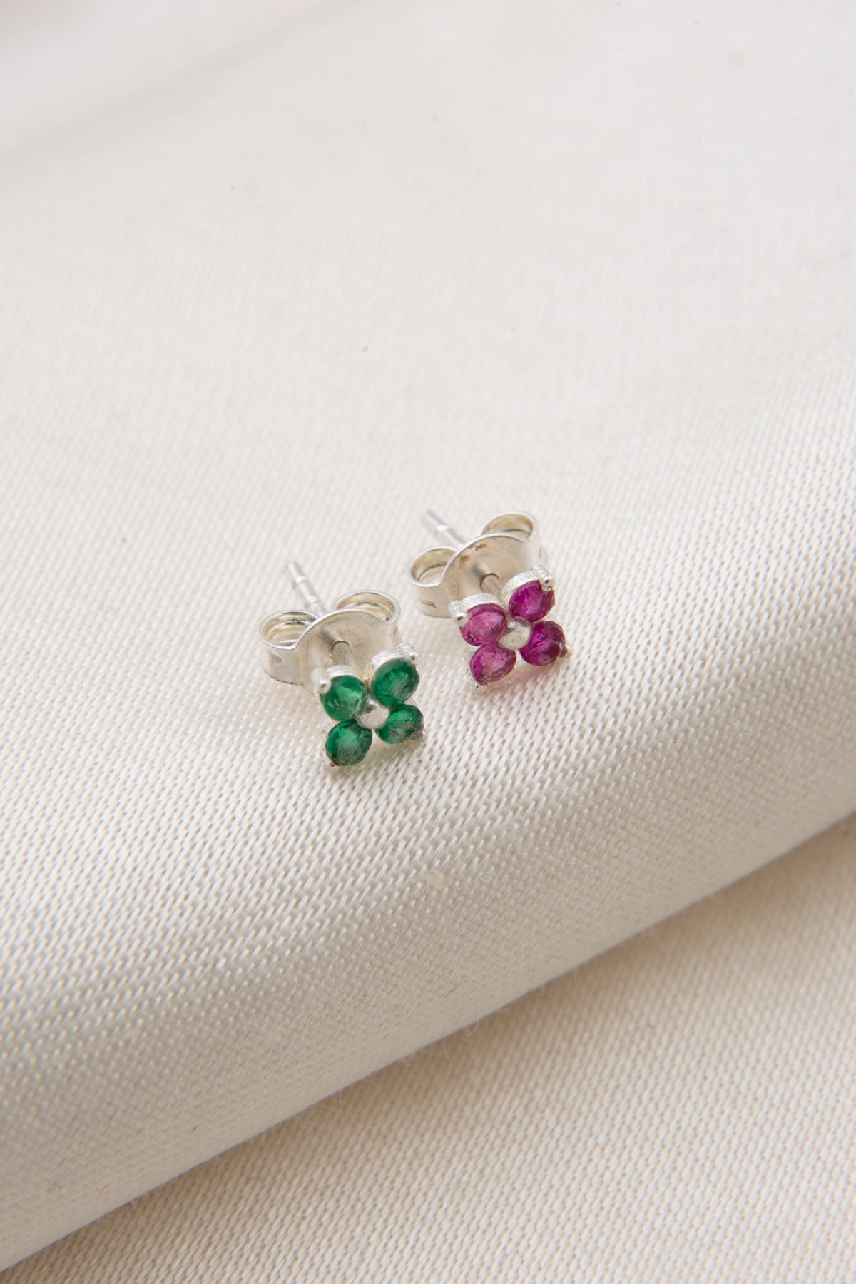 Wholesale Women's Minimal Flower Design 925 Sterling Silver Earrings