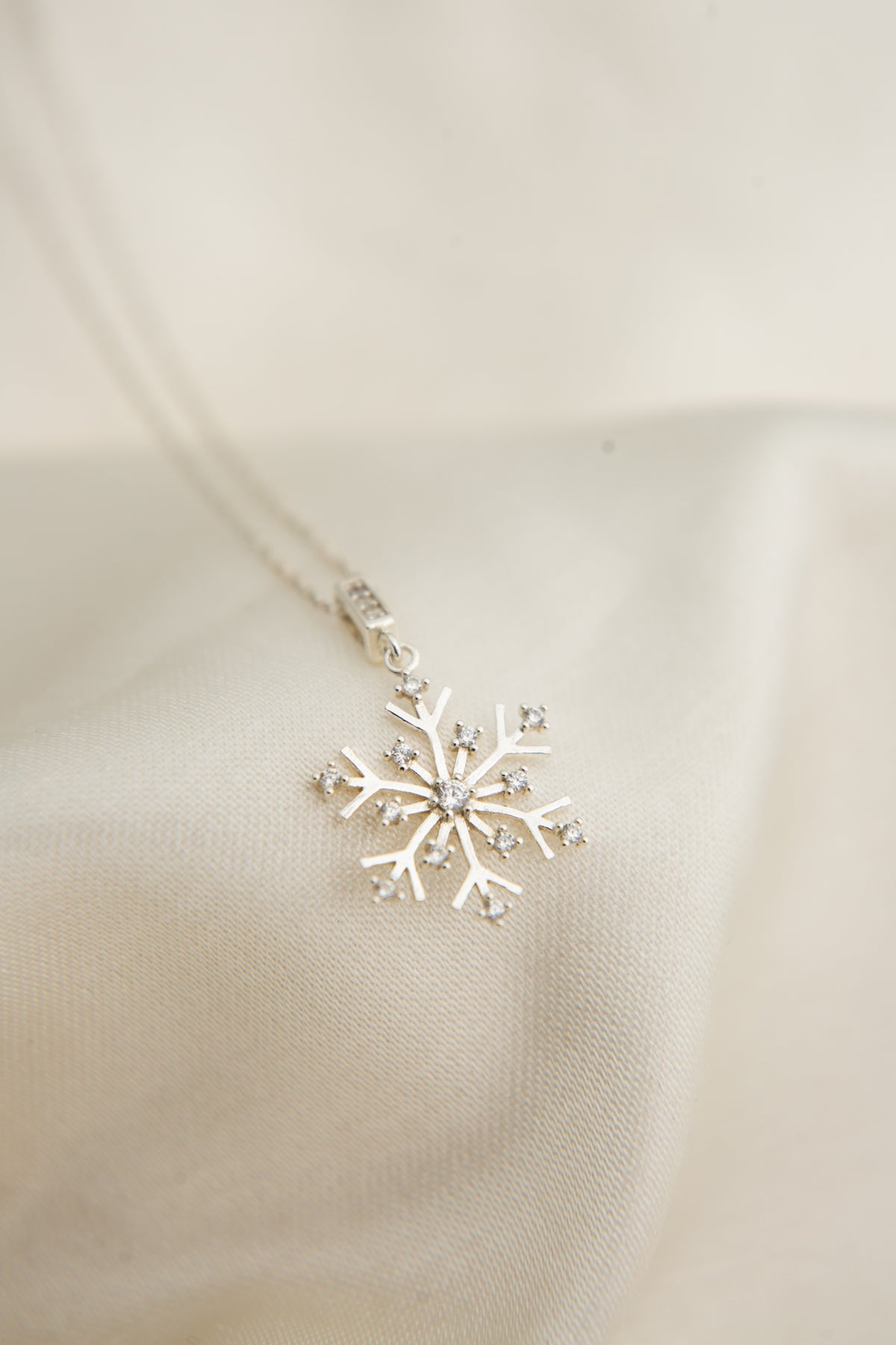 Wolesale Women's Snowflake Design 925 Sterling Silver Necklace