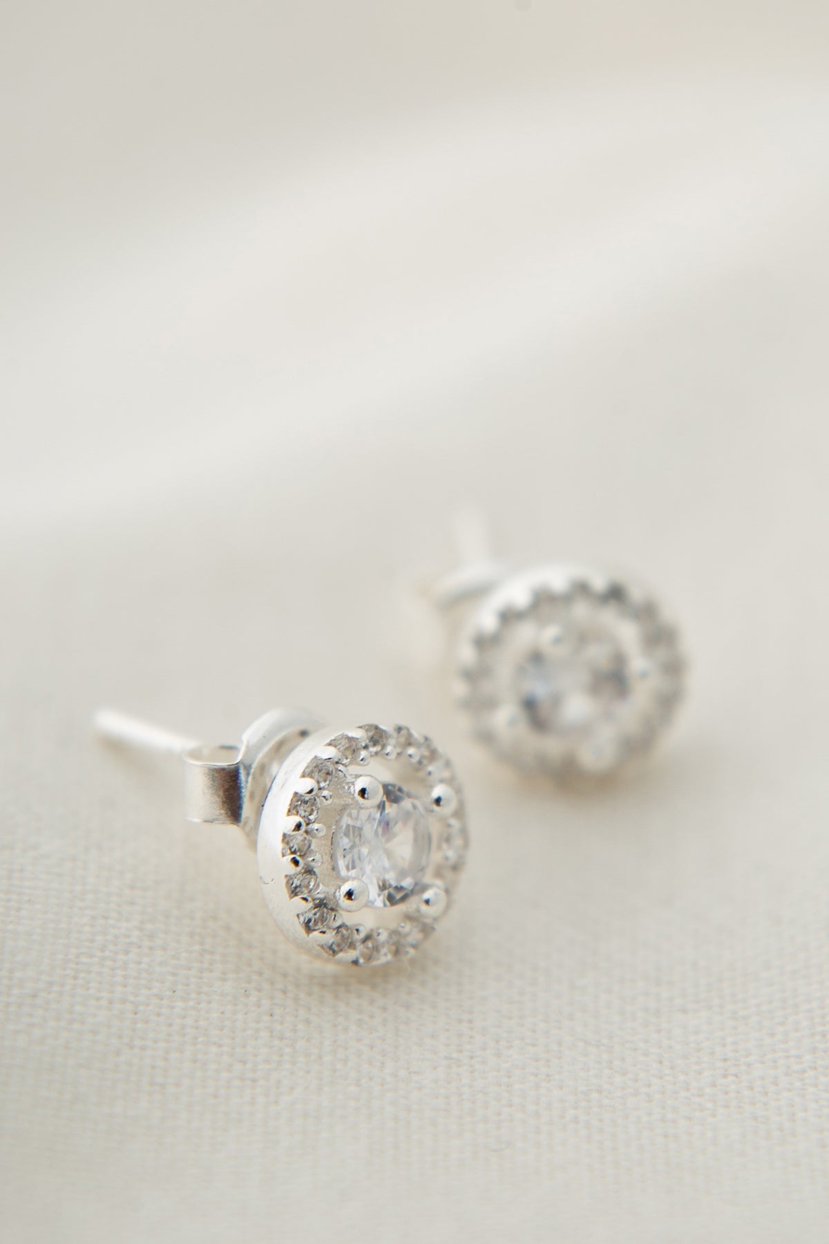 Wholesale Women's Single Stone Detail 925 Sterling Silver Earrings